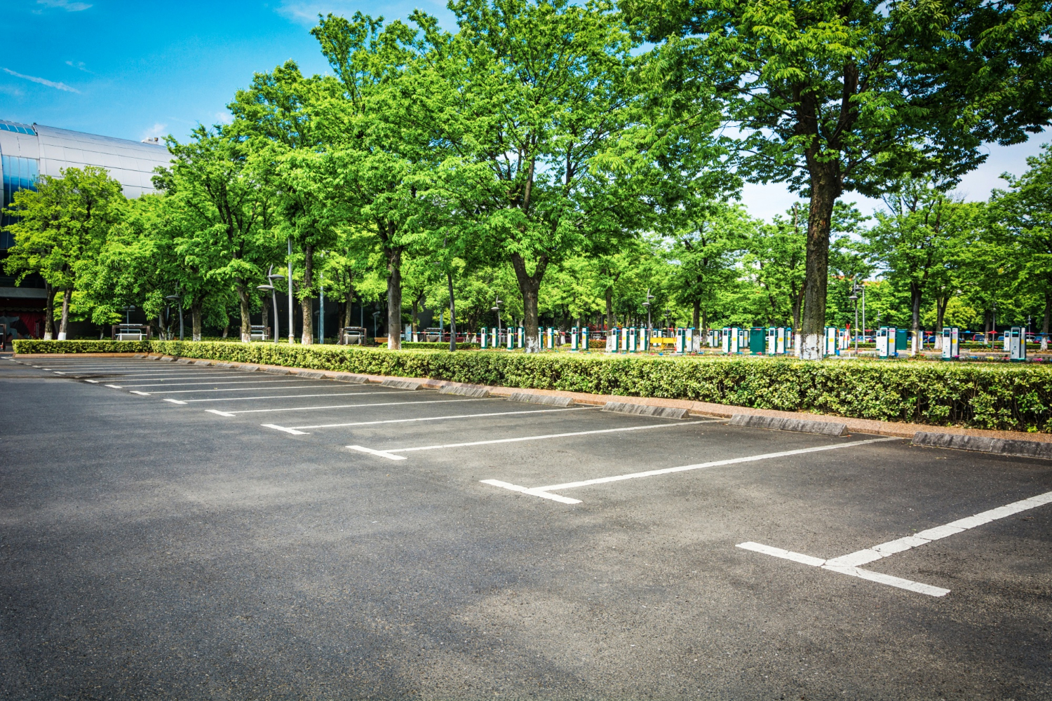 Modernizacija,uređenje i sanacija lokalnih puteva, parking prostora i prilaza zgradama