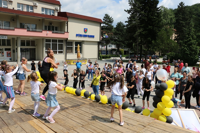 Zumbice "preuzele trg, Novi Travnik zaplesao"